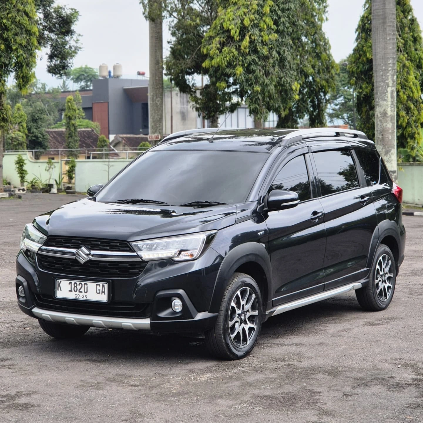 Satu mobil untuk kerja, keluarga, sampai liburan? Suzuki XL7 bisa semua. 🚗✨